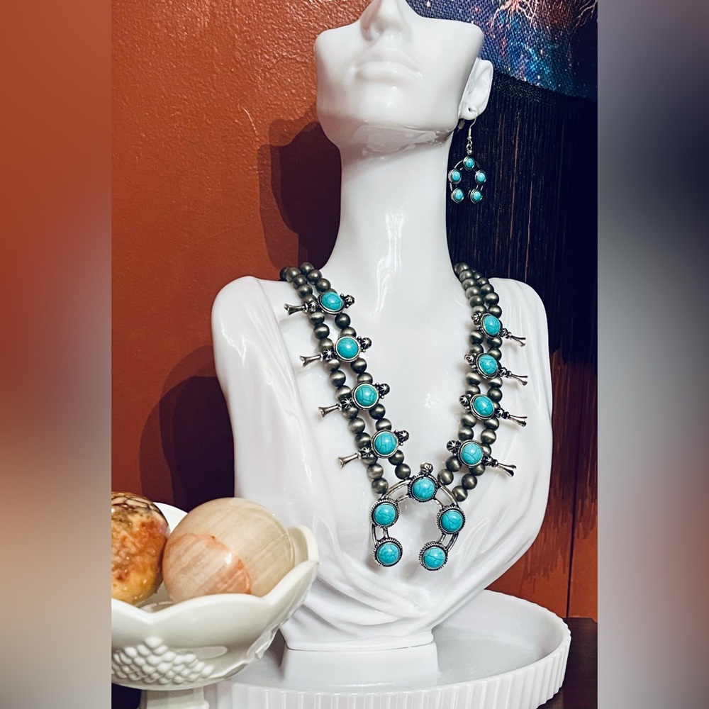 Elegant Turquoise and Silver Necklace and Earrings Set by Hippie